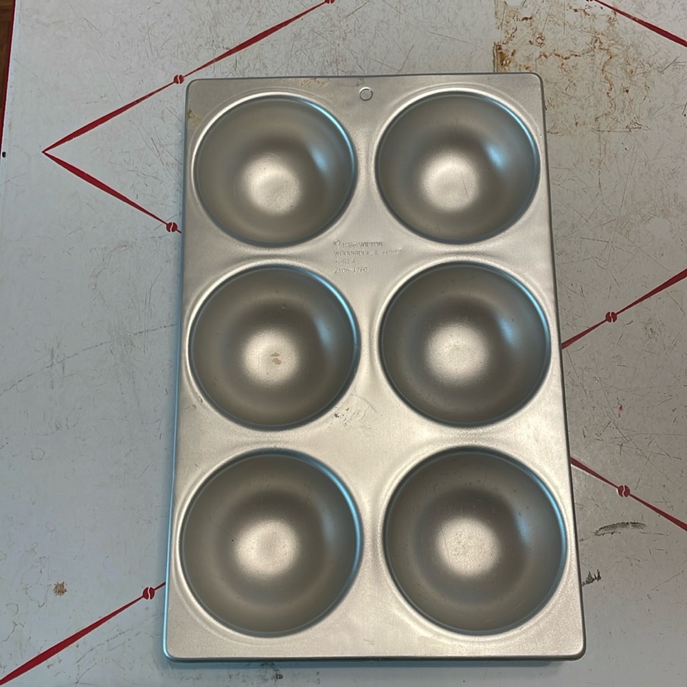 Wilton half sphere baking pan